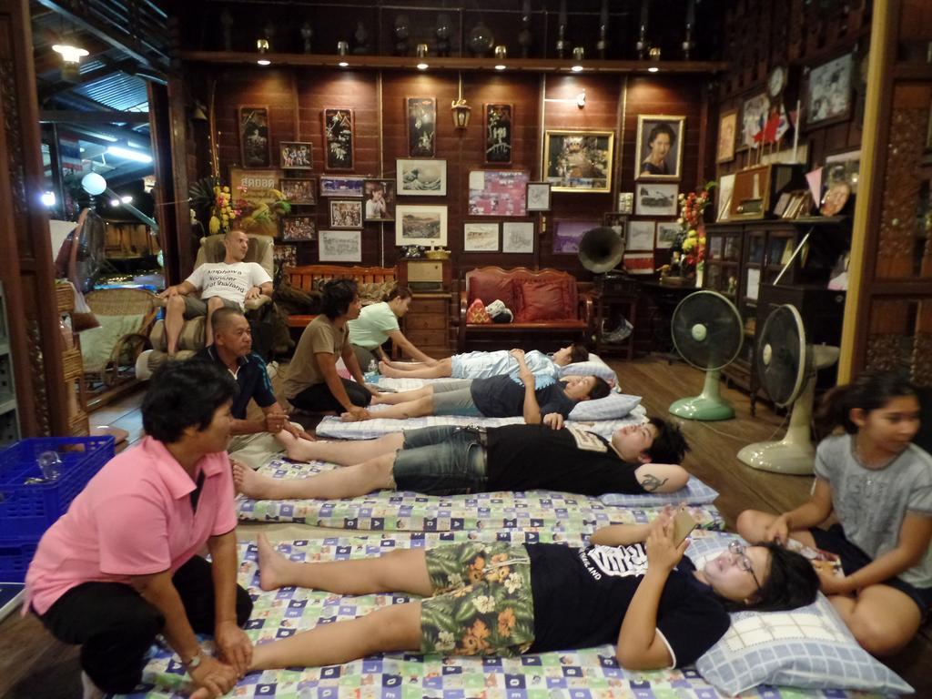 Appartamento Ban Mae Arom Amphawa Esterno foto