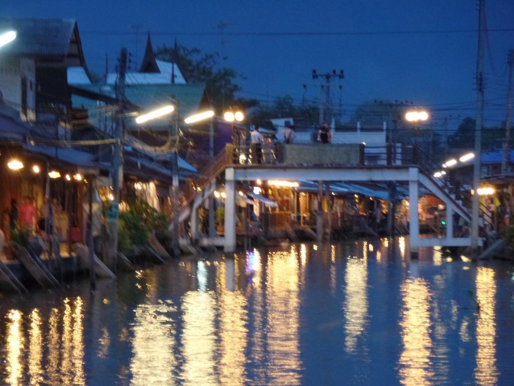 Appartamento Ban Mae Arom Amphawa Esterno foto