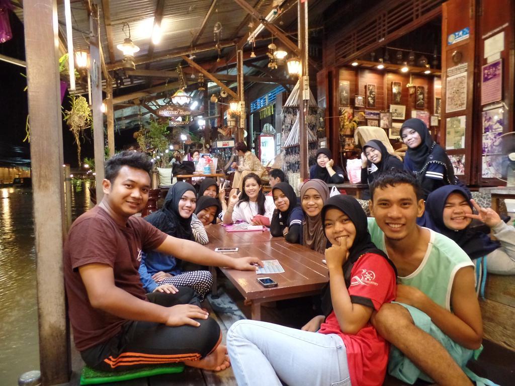Appartamento Ban Mae Arom Amphawa Esterno foto