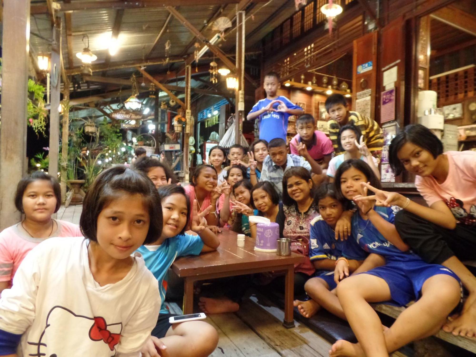 Appartamento Ban Mae Arom Amphawa Esterno foto