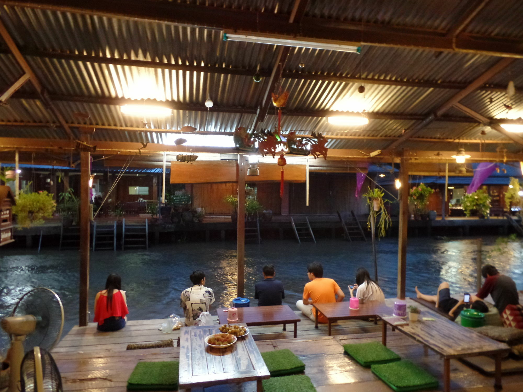 Appartamento Ban Mae Arom Amphawa Esterno foto